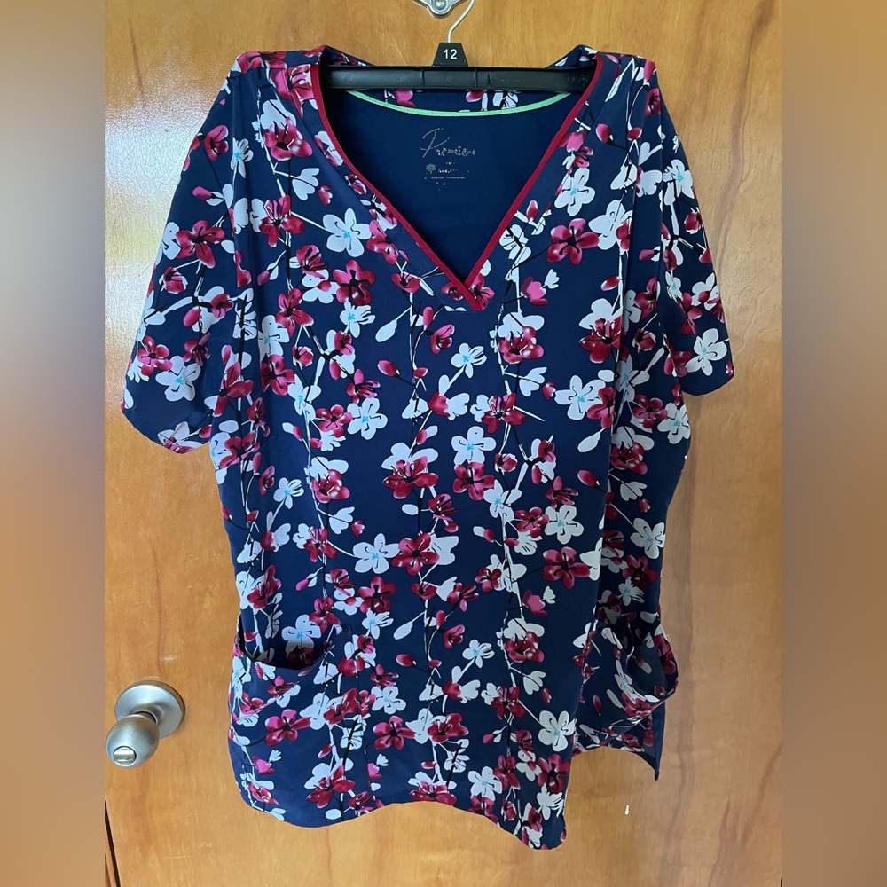 Healing hands size large scrub top. Smoke free home. No stains
